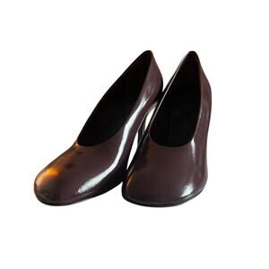 Burberry NWB Glossy Bordeaux Leather Baby Pumps